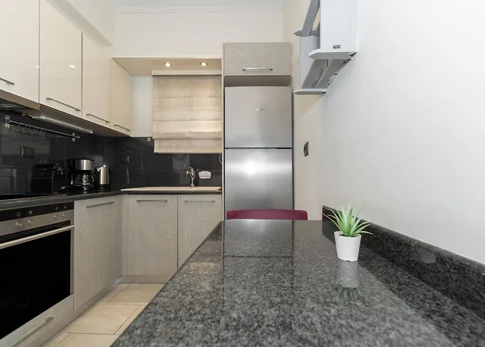 Modern Apartment In Thiseio With Balcony